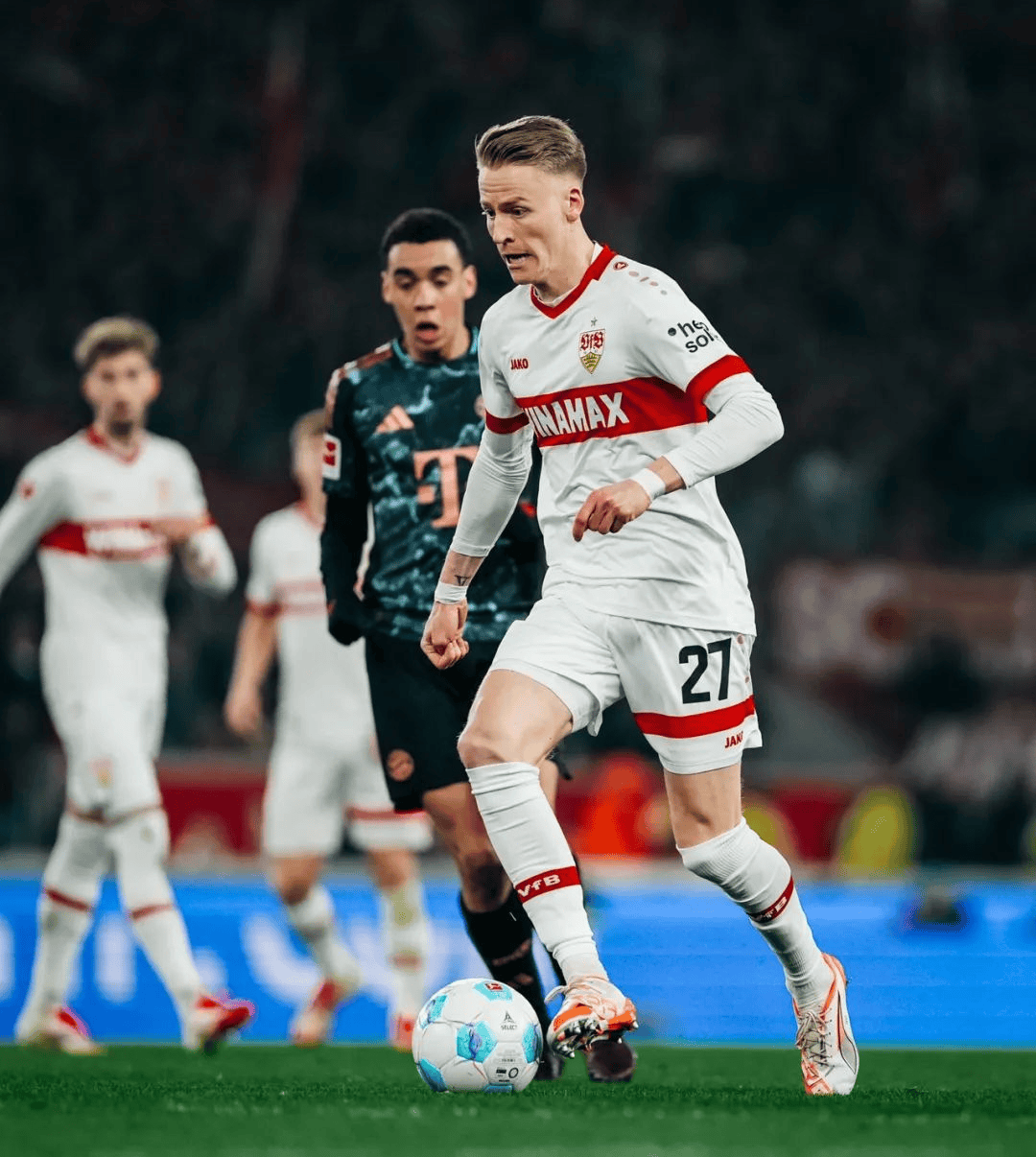 包含今夜斯图加特备战德甲，扳平良机细节曝光，球迷炸锅，训练强度明显提升的词条