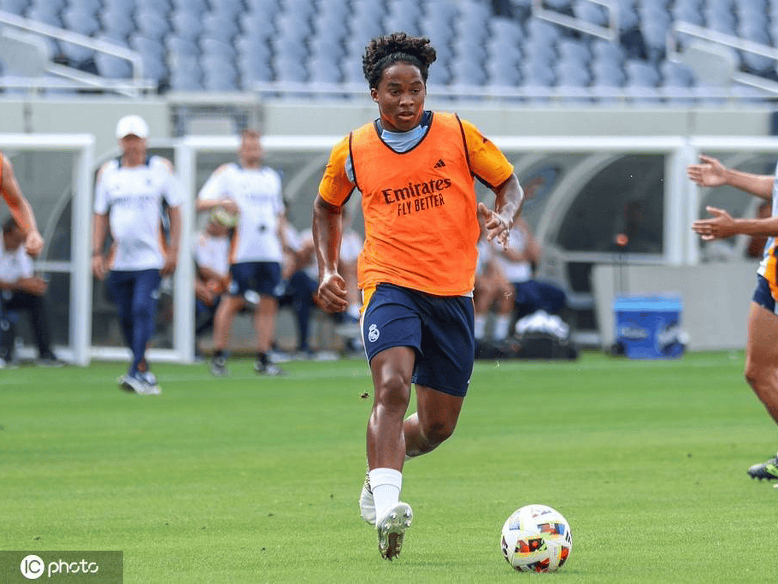 包含赛前皇家马德里备战社区盾，临场应变细节曝光，态度坚定，身体对抗强度拉满的词条