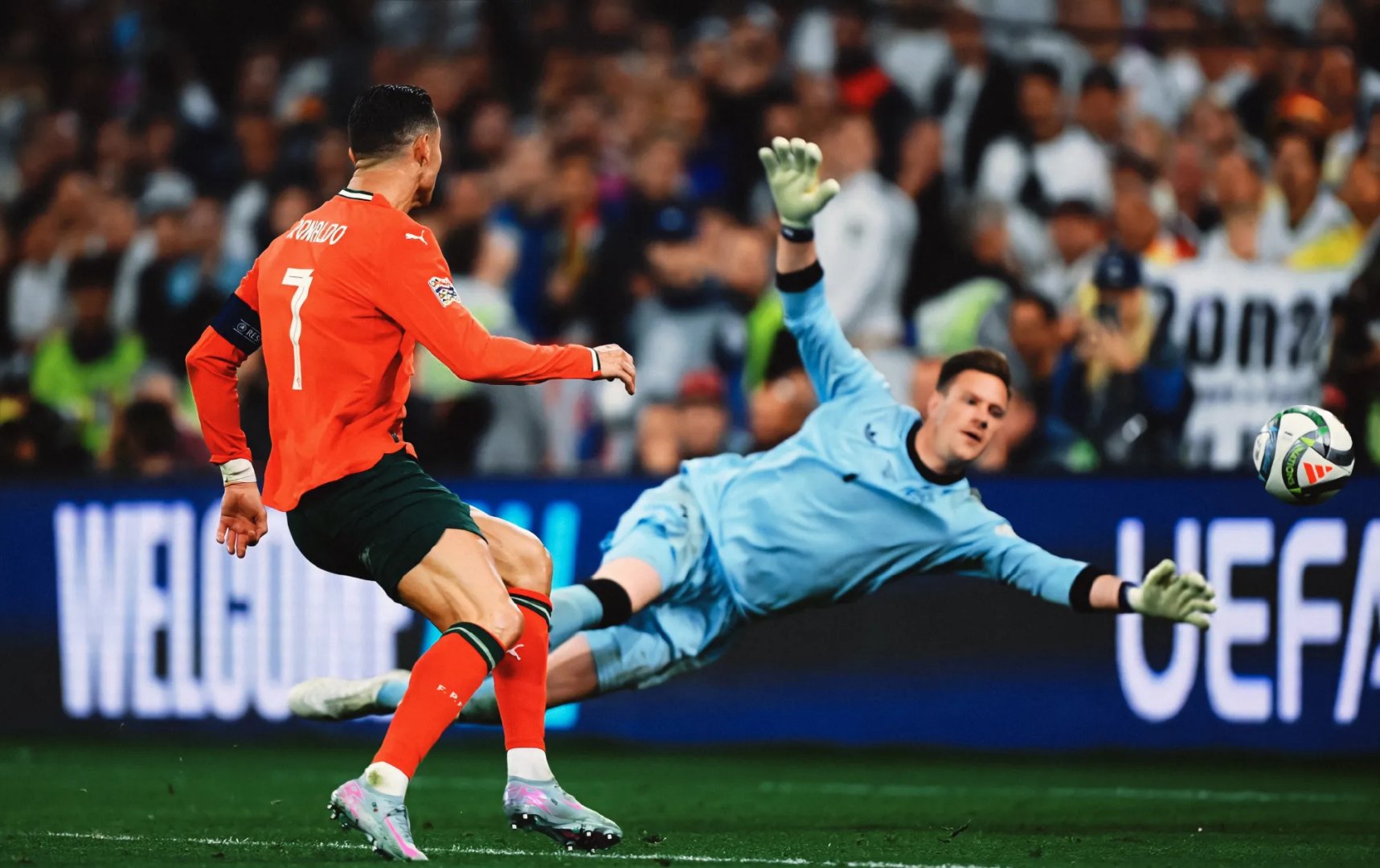 集结日葡萄牙体育备战欧联,远射贴柱细节曝光,震撼外界,训练强度明显提升 集结日葡萄牙体育备战欧联,远射贴柱细节曝光,震撼外界,训练强度明显提升